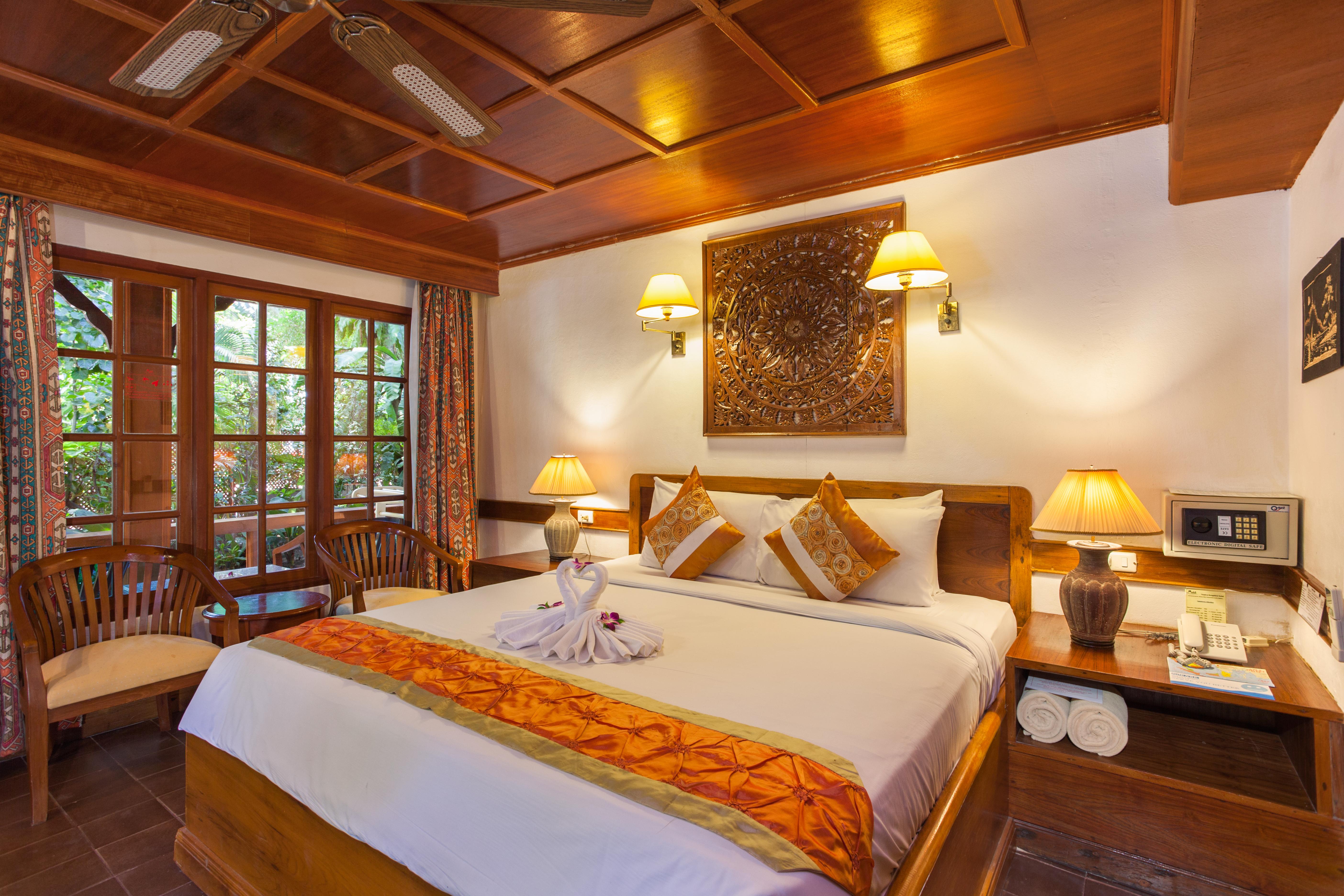 Tropica Bungalow Beach Hotel Patong Bagian luar foto
