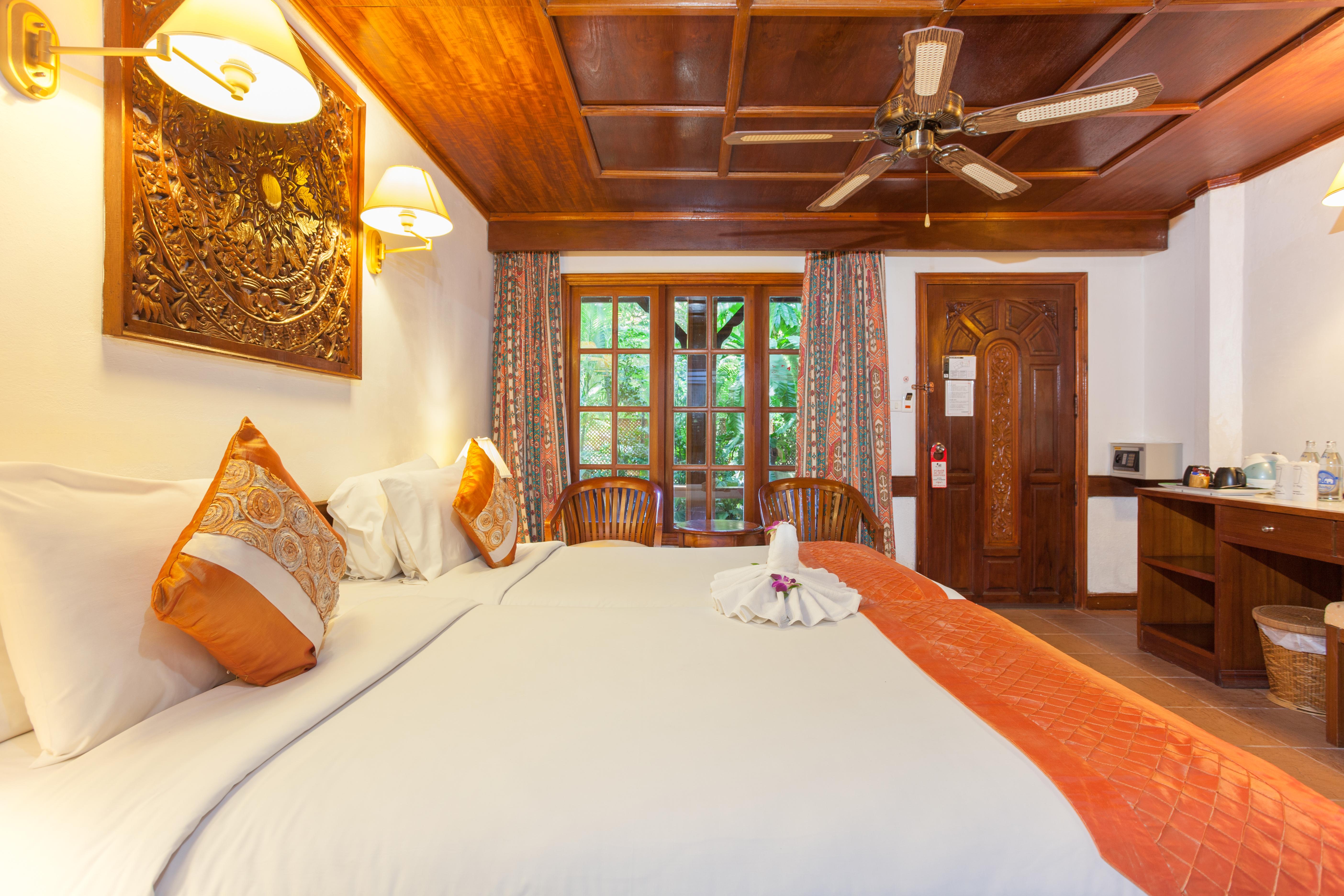Tropica Bungalow Beach Hotel Patong Bagian luar foto