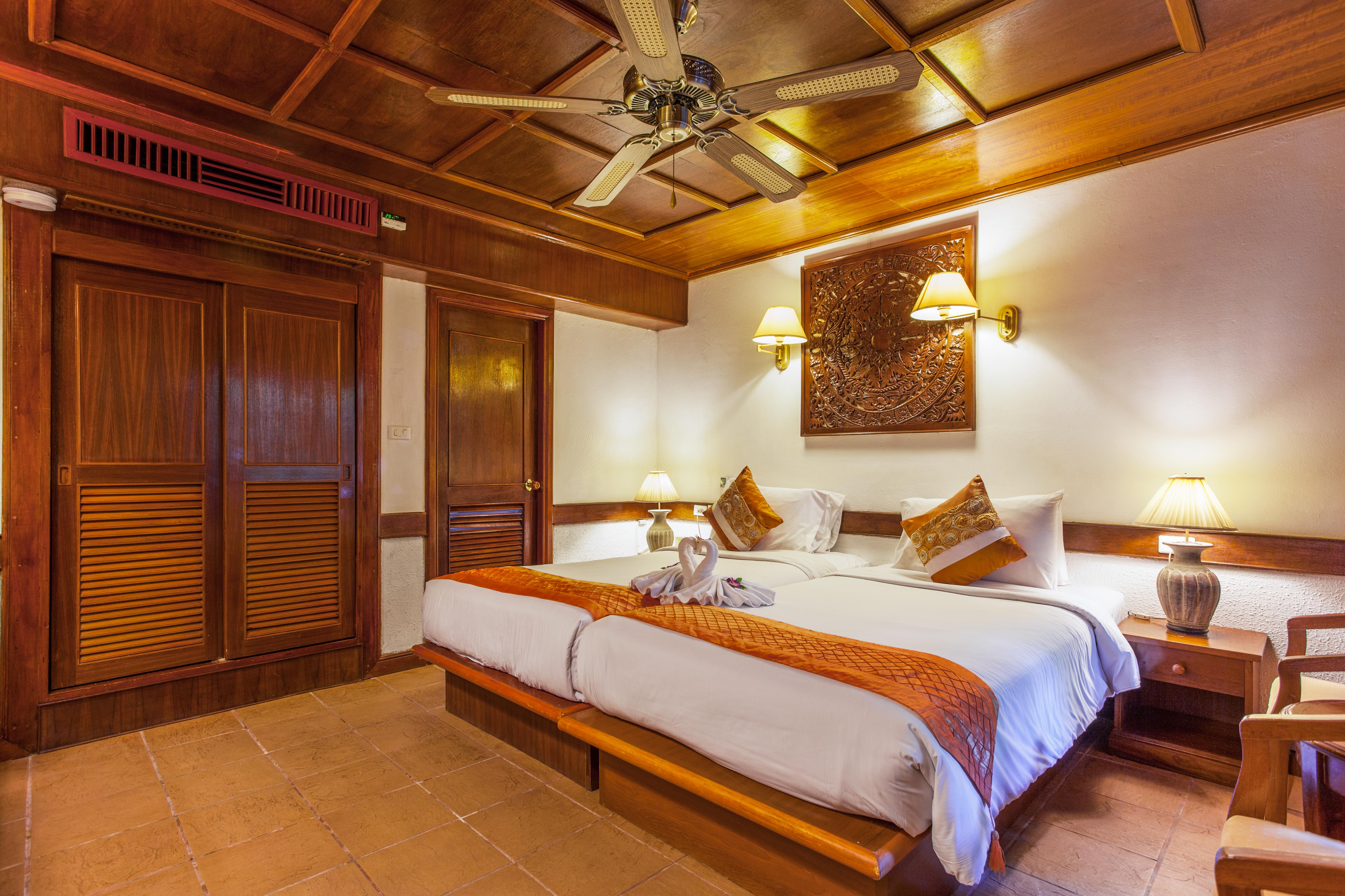Tropica Bungalow Beach Hotel Patong Bagian luar foto