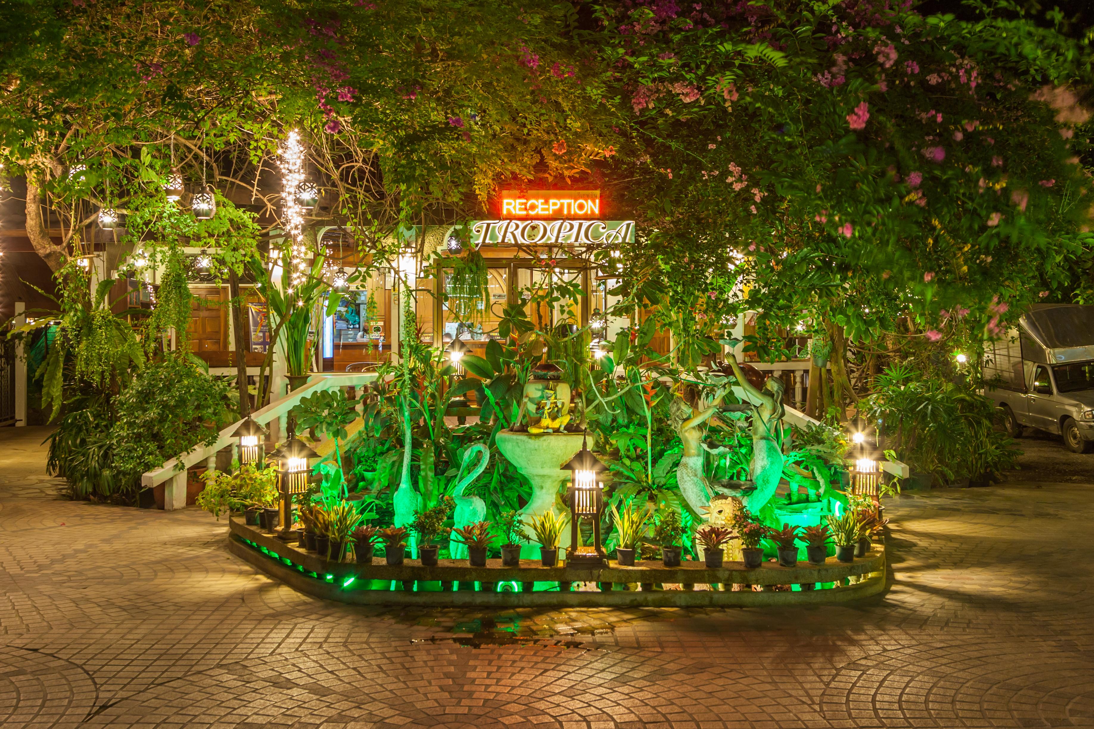 Tropica Bungalow Beach Hotel Patong Bagian luar foto