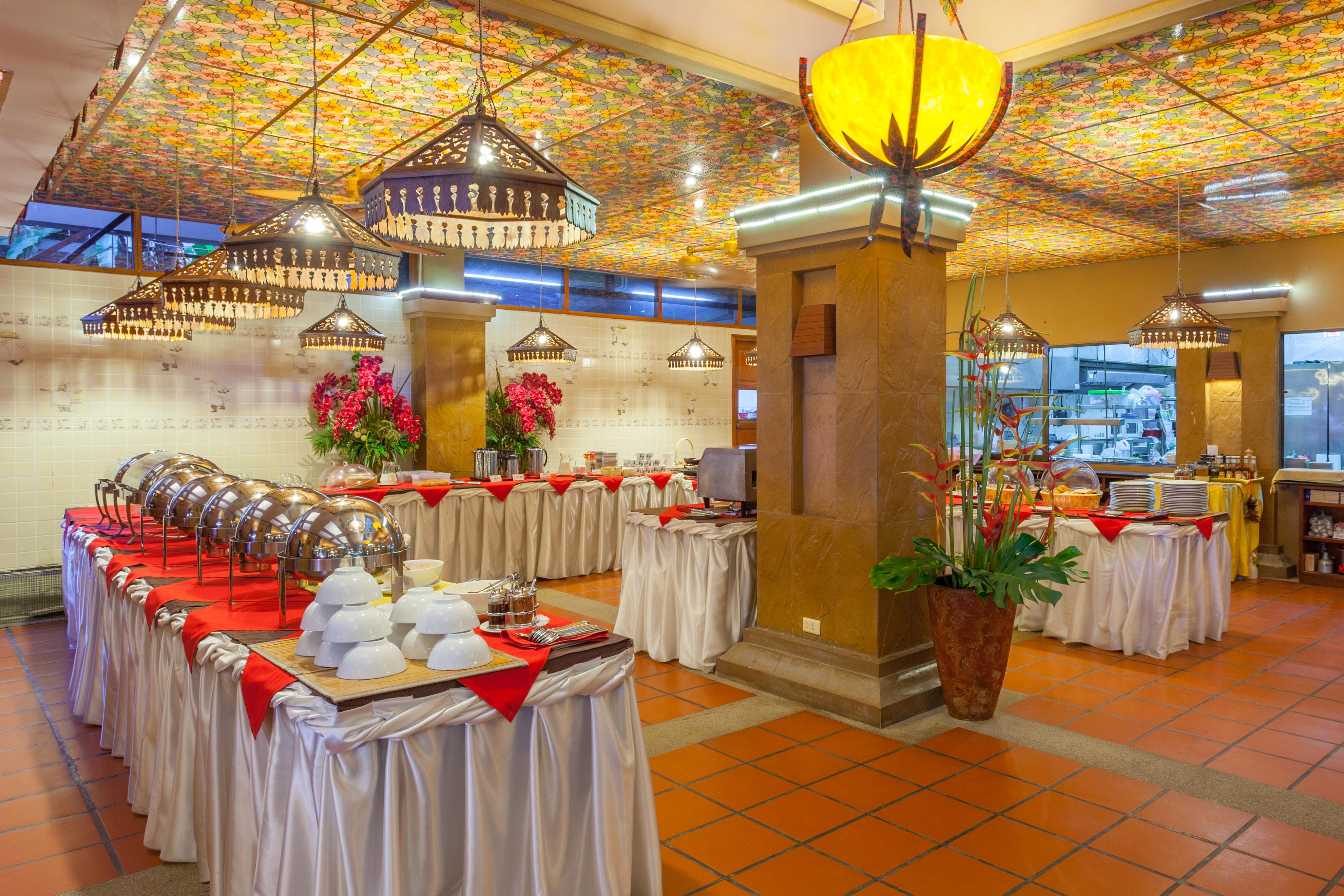 Tropica Bungalow Beach Hotel Patong Bagian luar foto
