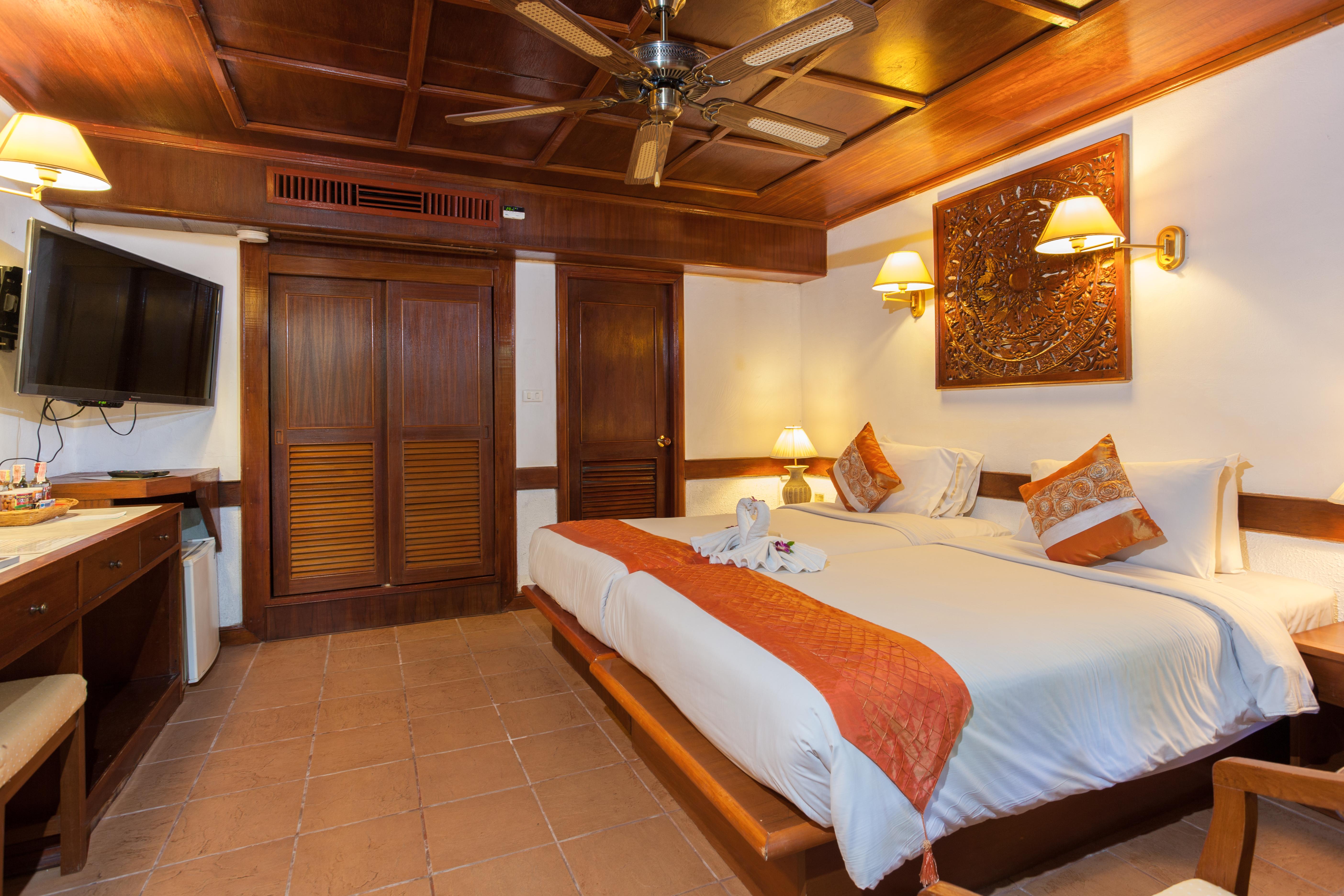 Tropica Bungalow Beach Hotel Patong Bagian luar foto