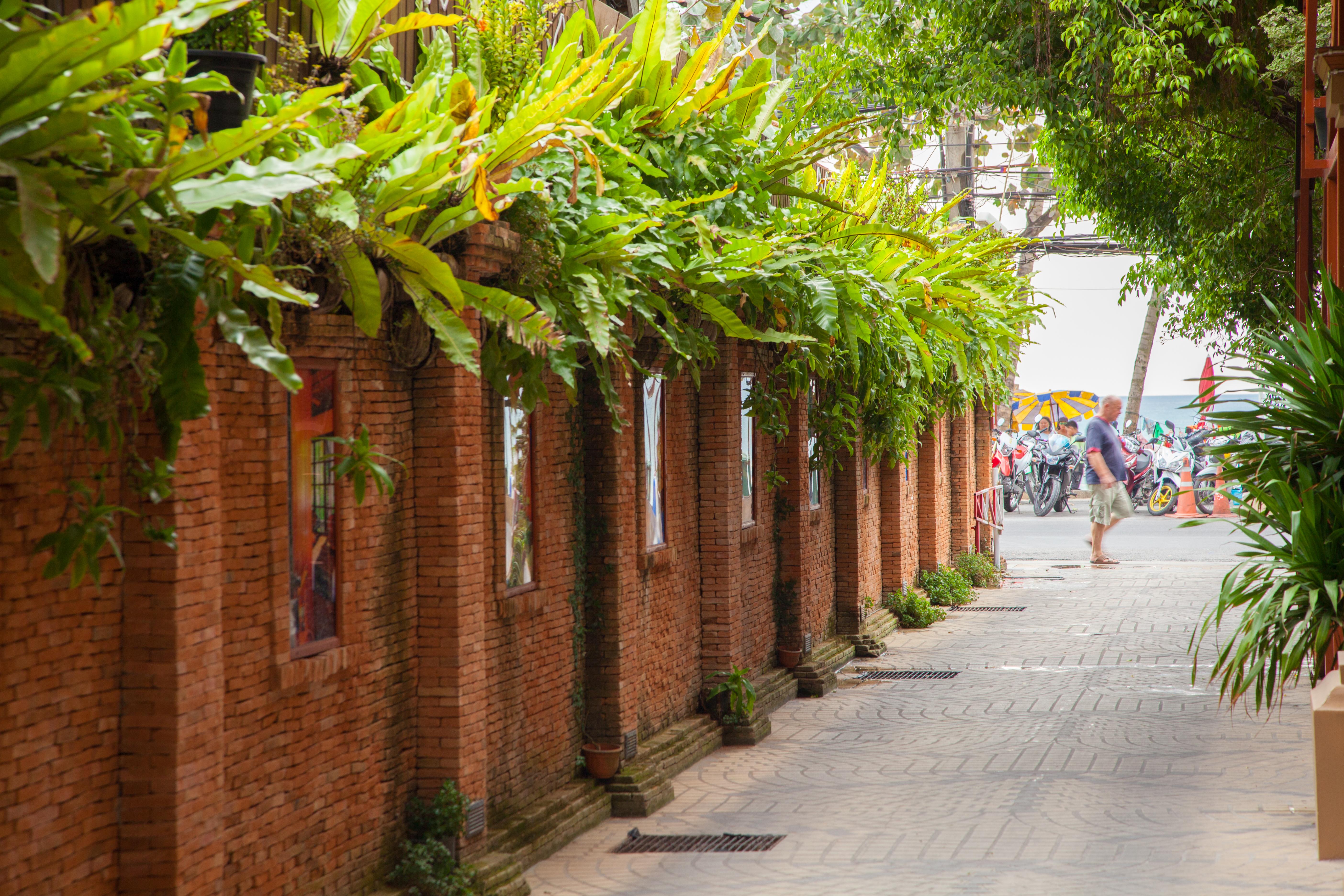 Tropica Bungalow Beach Hotel Patong Bagian luar foto