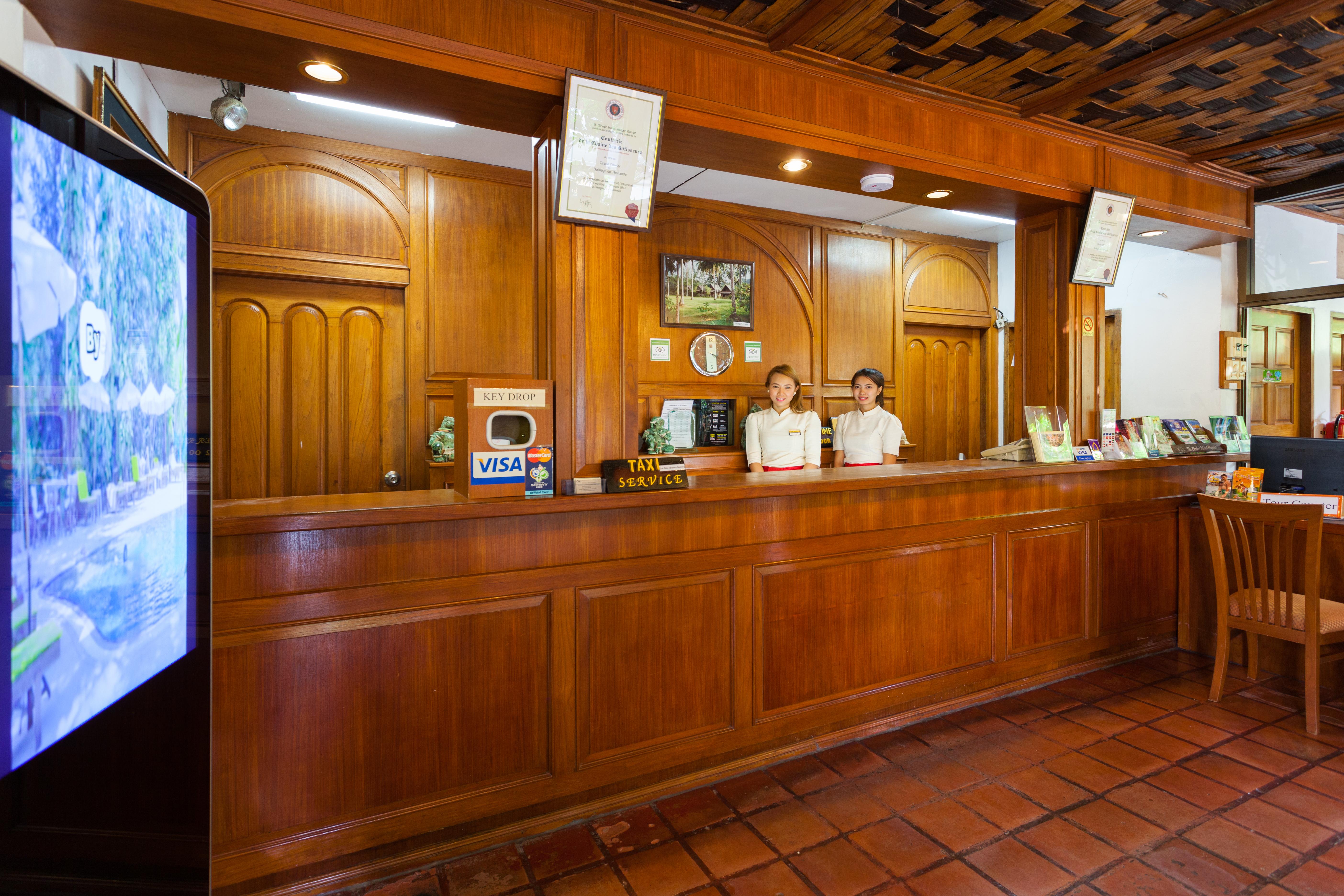 Tropica Bungalow Beach Hotel Patong Bagian luar foto