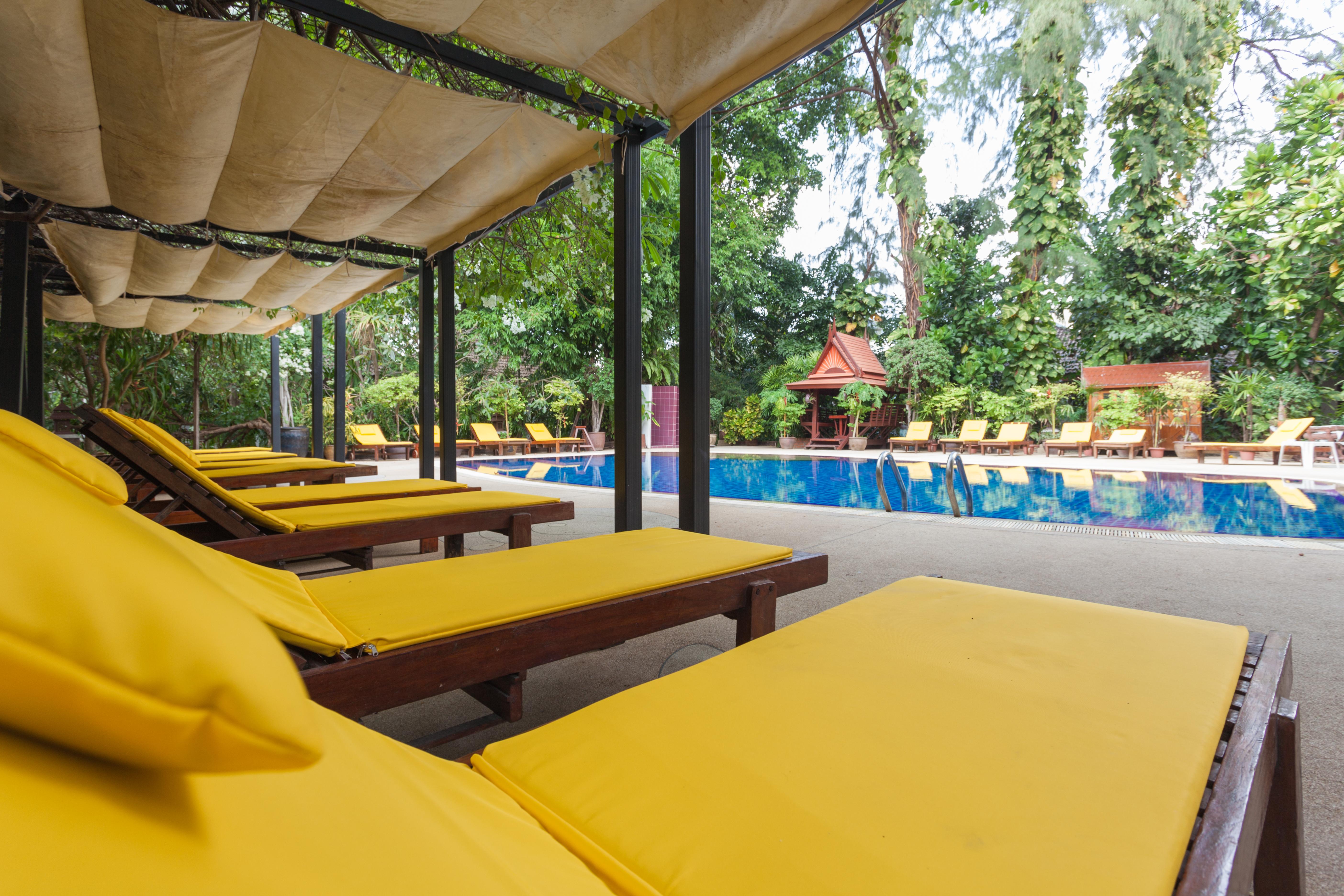 Tropica Bungalow Beach Hotel Patong Bagian luar foto