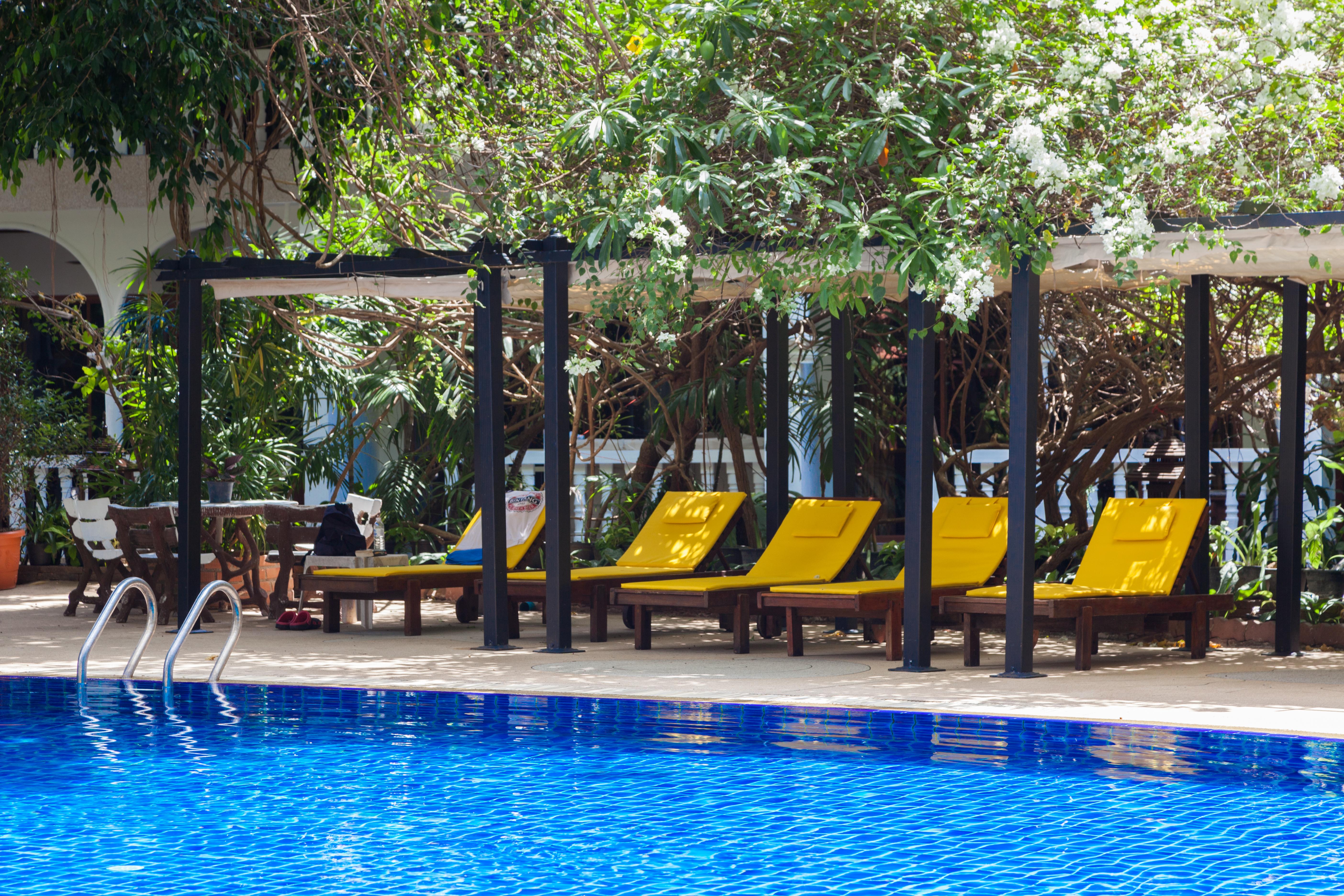 Tropica Bungalow Beach Hotel Patong Bagian luar foto