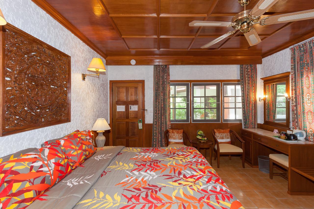 Tropica Bungalow Beach Hotel Patong Bagian luar foto